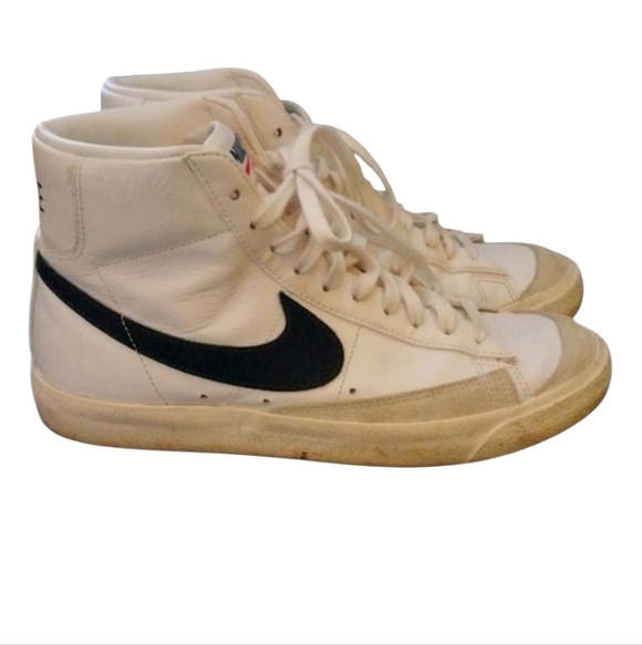 Nike Blazer Mid 77 Vintage White and Black Athletic Shoes-size 9